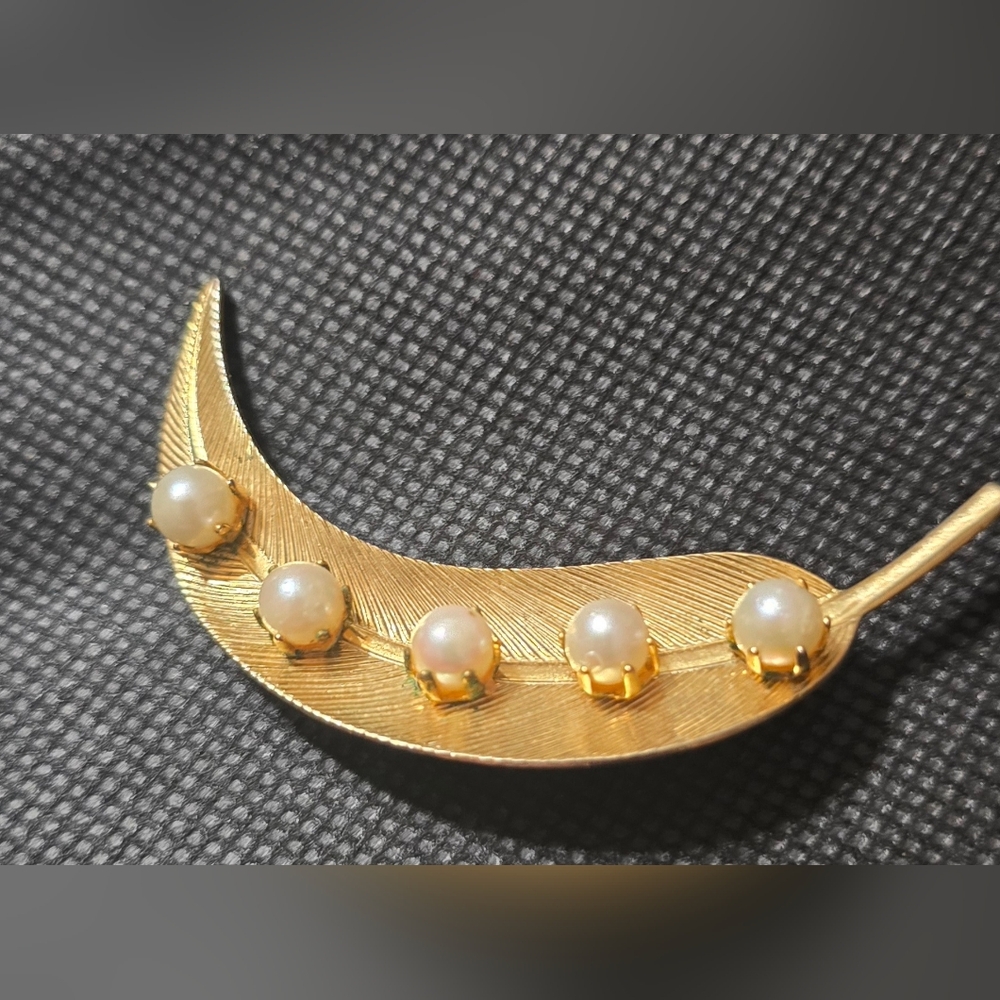 Elegant Gold Pearl Brooch